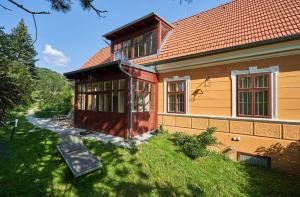 Budova, v ktorej sa apartmán nachádza