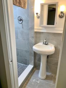 Ένα μπάνιο στο Large 7BR,4BA, Short walk to Niagara Falls +27 φωτογραφίες