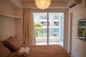 a bedroom with a bed and a large window at In Mare Bali Resort em Cotovelo by Qavi #239 in Granja Beira Mar +11 photos