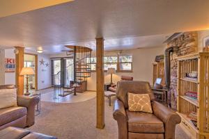 Cozy CO Rocky Mountain Retreat Near Pikes Peak!