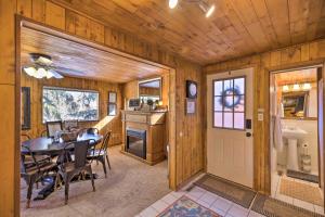 Fotografie z fotogalerie ubytování Cozy CO Rocky Mountain Retreat Near Pikes Peak! v destinaci Green Mountain Falls