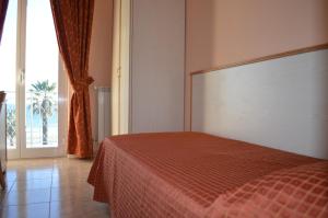 A bed or beds in a room at Hotel Moresco