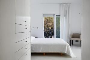 Giường trong phòng chung tại Canvas Apartments&Lofts