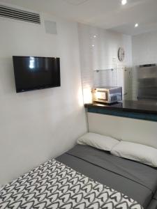 Kuchyňa alebo kuchynka v ubytovaní Altozano Room III, Estudió centro de Málaga Gayfriendly, Wi-Fi gratis