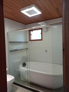 a bathroom with a glass shower and a toilet at Recanto da Ruína in Pedra Menina