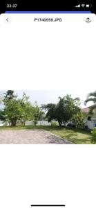 a screenshot of a cell phone of a street with trees at Ogumka, Self catering , Beoliere, Mahe in Victoria