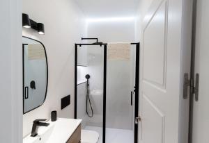 a bathroom with a shower and a sink at Casa Mariana - Luxury Apartment - 4 Personas in Cádiz