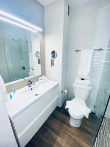 Vannituba majutusasutuses Oceanview Beach Block BALCONY Ocean and City View