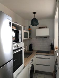Кухня или кухненски бокс в Studio de charme VUE MER 2 personnes ENTIEREMENT RENOVÉ