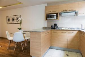 Kuchyň nebo kuchyňský kout v ubytování Hermoso Departamento en el Mejor Lugar de Quito