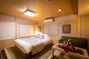 Postel nebo postele na pokoji v ubytování Hotel EXE アネックス 大人専用