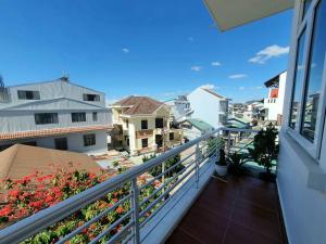 Balkón nebo terasa v ubytování Đông Đức Hostel Đà Lạt