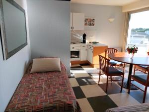 Un lugar para sentarse en Apartment in Cornouaille near Sandy Beach