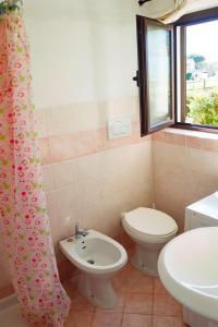 Um banheiro em Holiday residence I Nuraghi Cannigione - ISR01100d-CYB