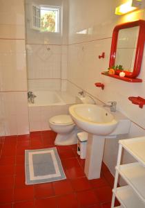 Ένα μπάνιο στο Apartments Papadatos near Pelekas Beach, Corfu