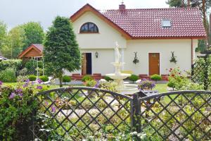 En have udenfor Comfortable holiday home with a large garden