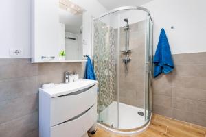 Kúpeľňa v ubytovaní OTTO apartment with sea view and parking