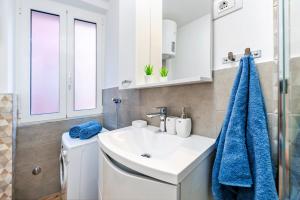 Kúpeľňa v ubytovaní OTTO apartment with sea view and parking + 17 fotografií