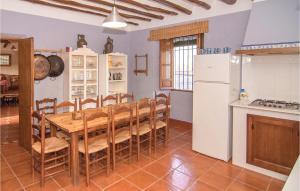 A kitchen or kitchenette at Gorgeous Home In Archidona