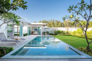 Escape Villas - Private Pool Villas at Shambhala Grand Villa 내부 또는 인근 수영장