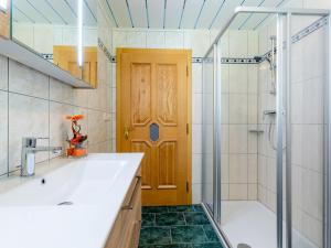 A bathroom at Chalet in Wald near Zillertal Ski Area