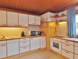 Köök või kööginurk majutusasutuses Apartment in Niedernsill with Private Terrace