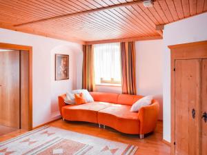 Area soggiorno di Apartment in Brixlegg near Ski Juwel Slopes