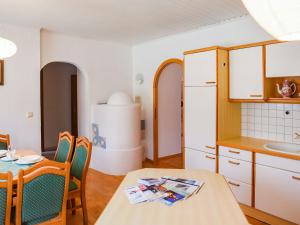 Cucina o angolo cottura di Apartment in Brixlegg near Ski Juwel Slopes