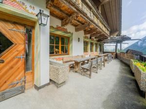Balkon lub taras w obiekcie Chalet in Stubaital by Ski Slope & Sauna