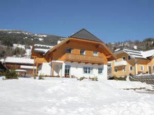 Apartment in Sankt Michael im Lungau near ski lift om vinteren