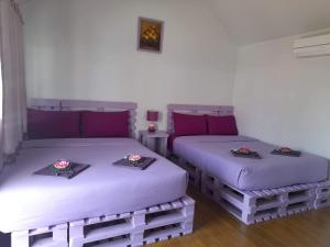 Postel nebo postele na pokoji v ubytování พลอยฟ้ารีสอร์ทเขาเต่า Ployfarresortkhaotao + 37 fotografií