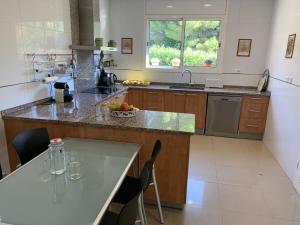 A kitchen or kitchenette at Villa Dacar