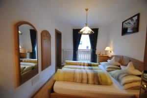 A bed or beds in a room at Pension Mirandola