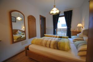 A bed or beds in a room at Pension Mirandola