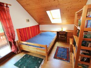 Postel nebo postele na pokoji v ubytování Apartment in Köttmansdorf near Keutschacher See