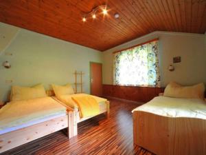 Postel nebo postele na pokoji v ubytování Apartment in Vordernberg near ski area + 32 fotografií