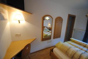 A bed or beds in a room at Pension Mirandola