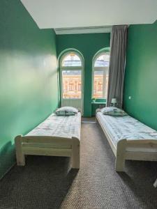 Postel nebo postele na pokoji v ubytování Moon Hostel Warszawa
