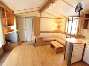 אזור ישיבה ב-Mobile home near Lake Klopeiner See