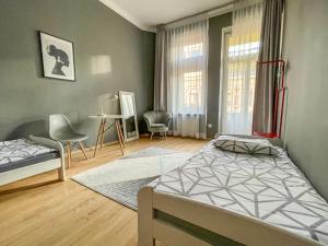 Postel nebo postele na pokoji v ubytování Moon Hostel Warszawa