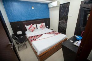 Postel nebo postele na pokoji v ubytování Hotel J D Residency