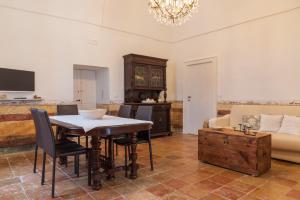 Istumisnurk majutusasutuses MASSERIA SCALEDDA