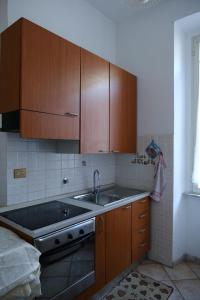 A kitchen or kitchenette at Da Adriana al vaticano