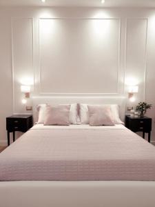 A bed or beds in a room at Viale Italia Boutique Rooms