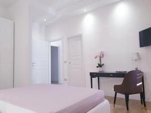 A television and/or entertainment centre at Viale Italia Boutique Rooms