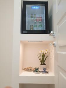 A television and/or entertainment centre at Viale Italia Boutique Rooms