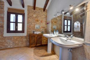 A bathroom at Villa Can Pujadas by Slow Villas