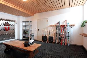 a room with a bunch of skis on the wall at Appartements Metzgerhof in Niederau