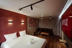 a hotel room with a bed and a couch at Квартира в центре Чаплин in Petropavlovsk