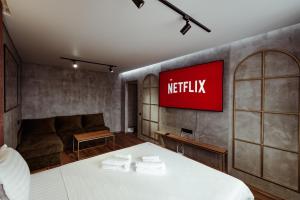 a hotel room with a netflix sign on the wall at Квартира в центре Чаплин in Petropavlovsk